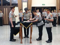 Kapolri Pimpin Sertijab Kakorlantas dan Tiga Kapolda di Mabes Polri