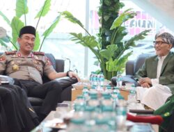Perkuat Sinergi dengan Ulama, Kapolri Silaturahmi dengan Rais Aam PBNU di Surabaya