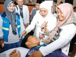 Mengawali Peringatan Hari Santri 2026, Gubernur Khofifah Tinjau Khitanan Massal dan Cek Kesehatan Gratis Bagi Warga Pacitan Oleh Dinkes Jatim