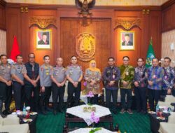 Gubernur Khofifah Terima Kunjungan Kapolda Jatim di Grahadi, Perkuat Sinergi, Jaga Omah Jatim,  Investasi dan Kondusivitas Daerah