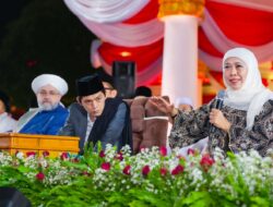 Gubernur Khofifah bersama Gus Iqdam dan Syekh Afeefuddin Al-Jailani Gelar  Dzikir , Do’a dan Sholawat di Halaman Gedung Negara Grahadi, Syukuri Hari Jadi Jatim ke-81 dan Hari Santri 2026