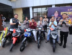 Polres Bojonegoro Serahkan  Motor Kepada Korban Curanmor Tanpa Dipungut Biaya