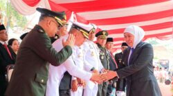 Gubernur Khofifah Pimpin Upacara Hari Sumpah Pemuda Ke-98 di Pamekasan: Dorong Pemuda Jatim Bangun Karakter Patriotik, Gigih Berkarya dan Kuatkan Empati