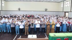 Polisi Jogo Sekolah : Polresta Malang Kota Edukasi Pelajar Bentengi Generasi Muda dari Narkoba dan Bullying