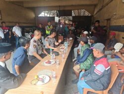 Cangkrukan Kamtibmas, Kapolres Pelabuhan Tanjung Perak Serap Aspirasi Pekerja Pasar Pabean