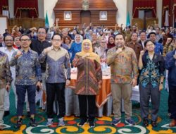 Gubernur Khofifah Terima Apresiasi Jaga Nyala Jurnalisme dan Kuatkan Masa Depan Media Siber di AMSI Awards 2026, Titipkan Pesan Pentingnya Informasi Berkualitas di Era Post-Truth